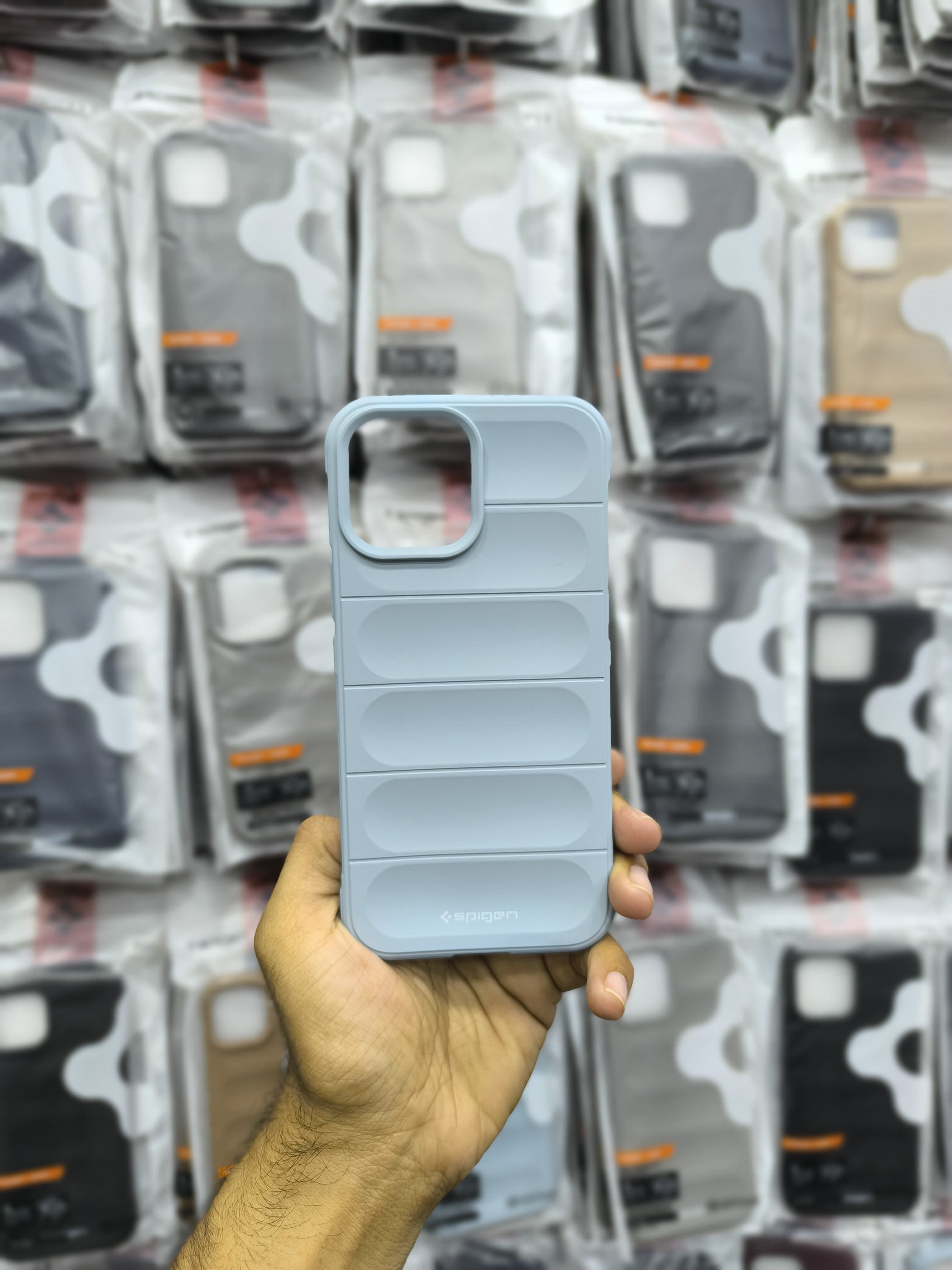 SPIGEN PUFFER CASE